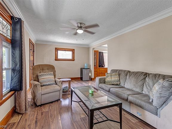 5th image of 3672 W 134th St