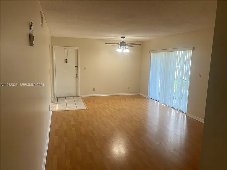 335 W Laurel Dr #1M — Photo 16