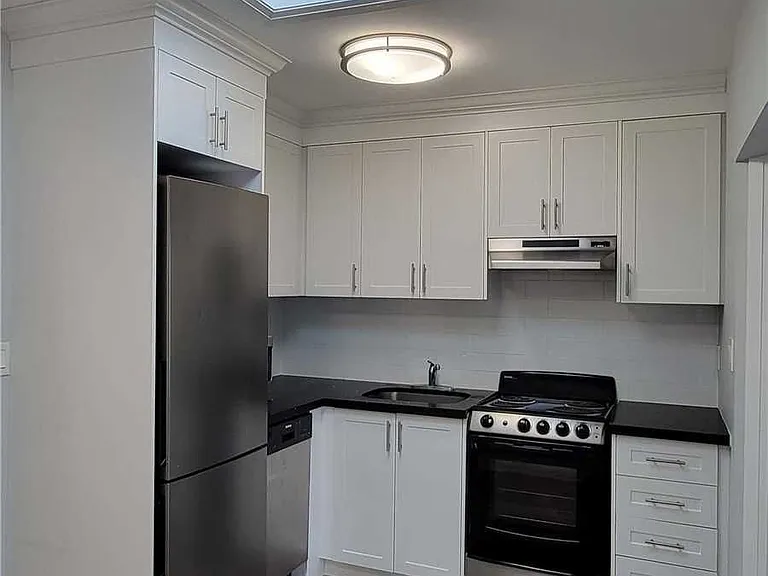 3465 Lake Shore Blvd W #3 — Photo 5