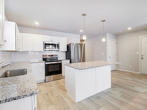 4th image of 910 S Dora Ln
