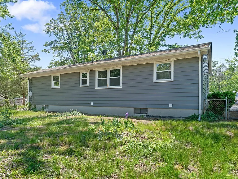 443 Manor Ave — Photo 26
