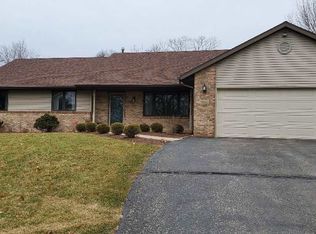 9022 Twin Oaks Dr, Byron, IL 61010