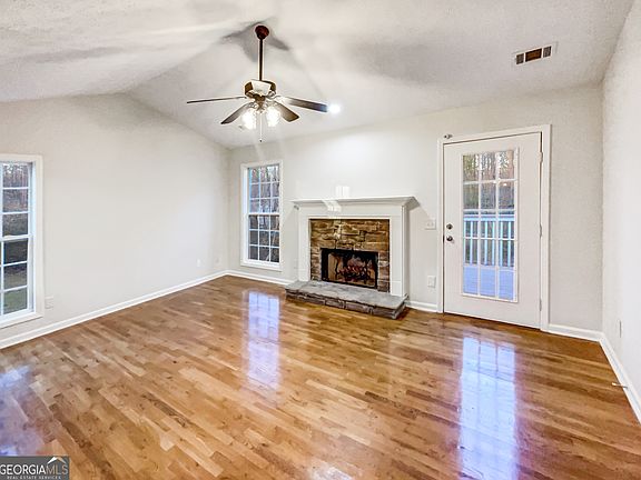 3rd image of 249 Forest St