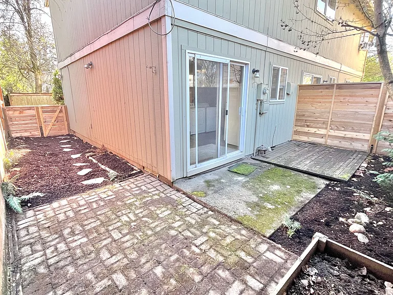 380 SE 27th Ave — Photo 11