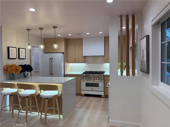 21315 De La Guerra St, Woodland Hills, CA 91364
