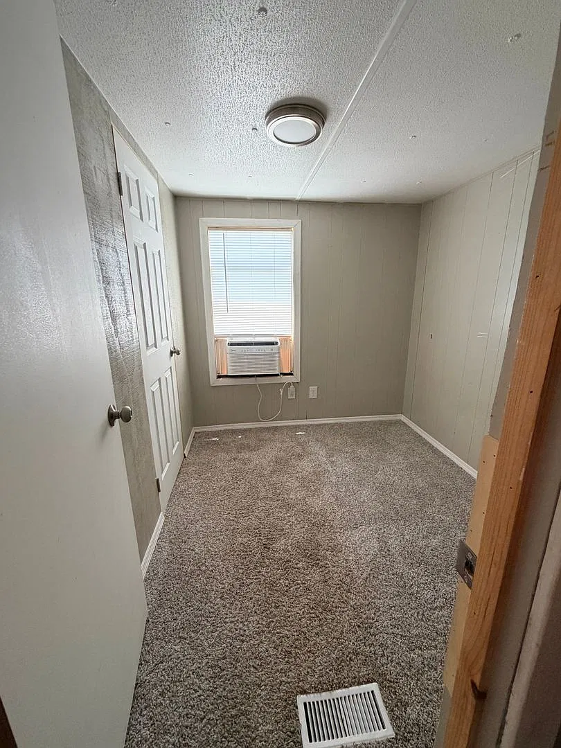 Madisonville Mobile Home — Photo 4