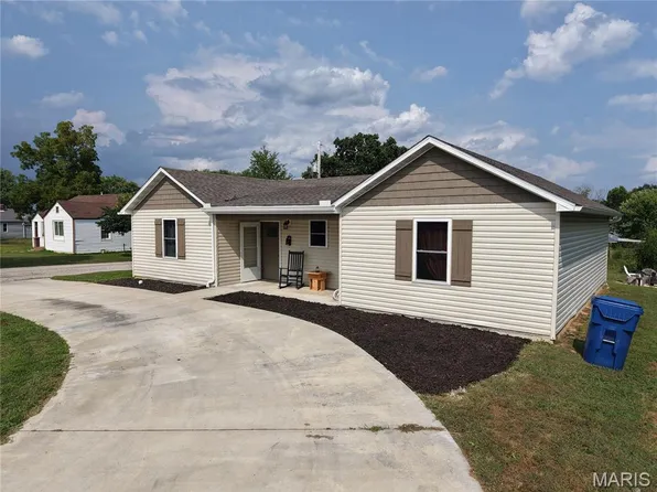 1102 Thomasville Rd, Houston, MO 65483