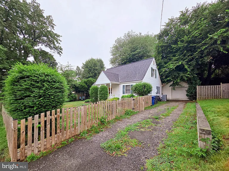 2419 Fairhaven Ave — Photo 1