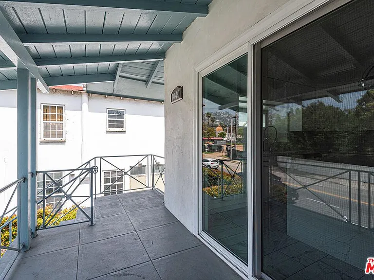 1040 N Crescent Heights Blvd — Photo 17