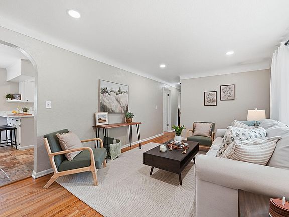 4th image of 2481 19th Ave E