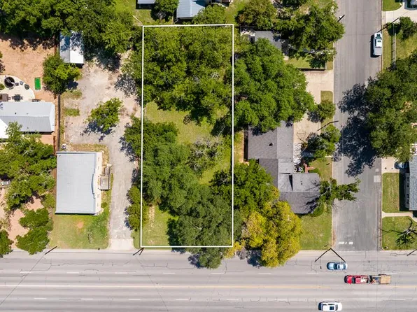 903 N Llano St, Fredericksburg, TX 78624