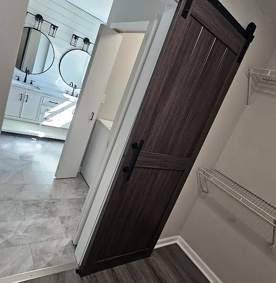307 Unit A Nice Mstr bathrm and closet- BIG