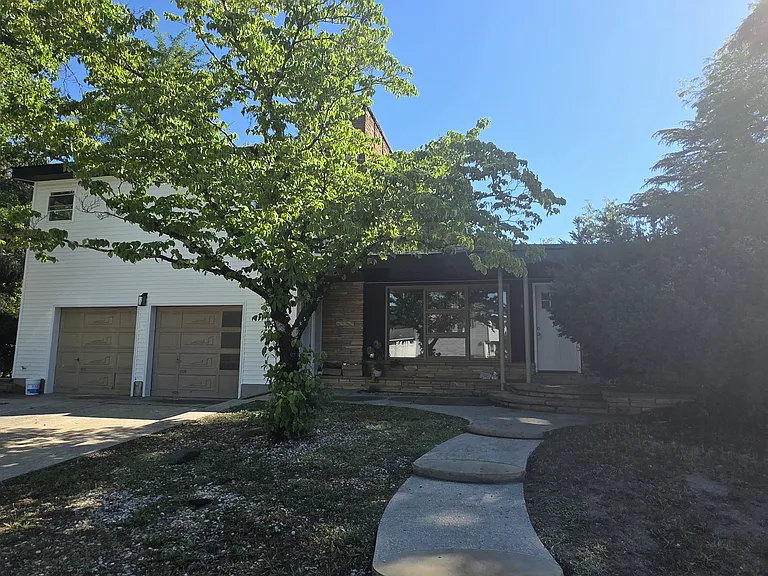 701 Pine St — Photo 1