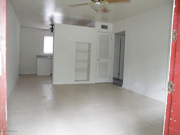 3rd image of 2305 Myra St APT 1