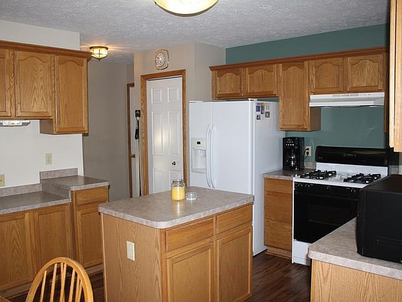 4th image of 37856 Michele Ln
