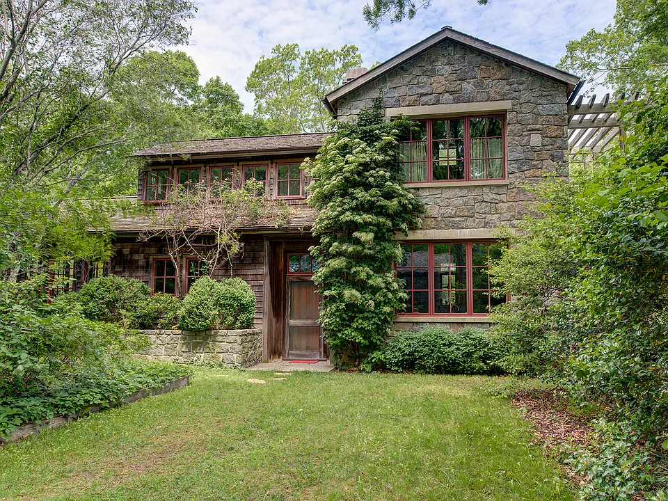 1122 Springs Fireplace Rd