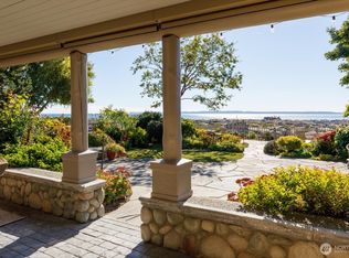 2398 Sunlight Beach Rd, Clinton, WA 98236