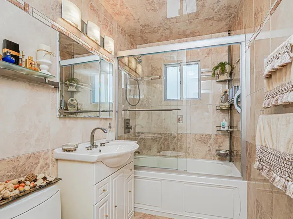 206 Benton Avenue image 16 of 30