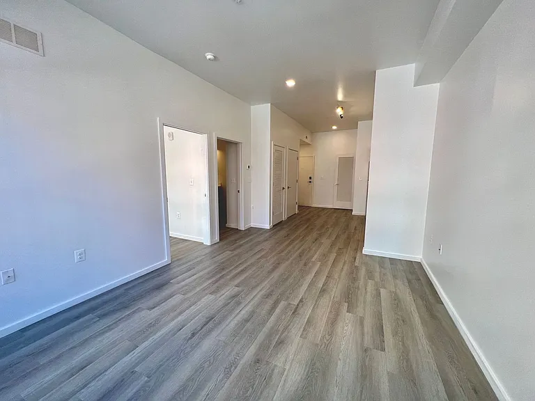 725 W Pratt St. — Photo 159