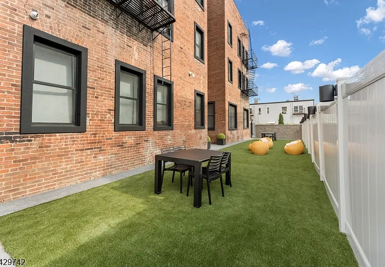 189 Dayton Ave #101 — Photo 24