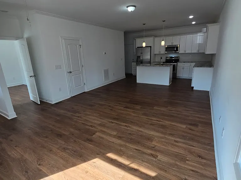 109 Lynn Ave — Photo 3