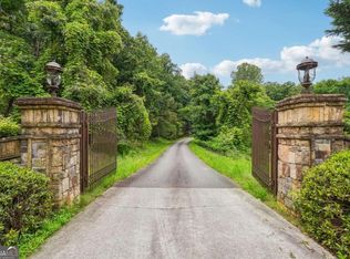 504 Bayberry Crossing Dr, Gainesville, GA 30501