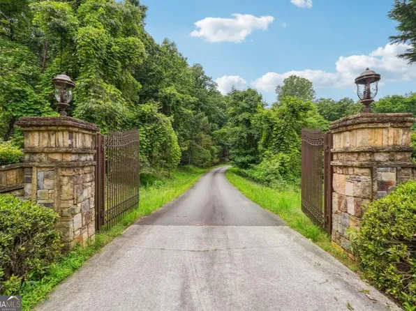 504 Bayberry Crossing Dr, Gainesville, GA 30501