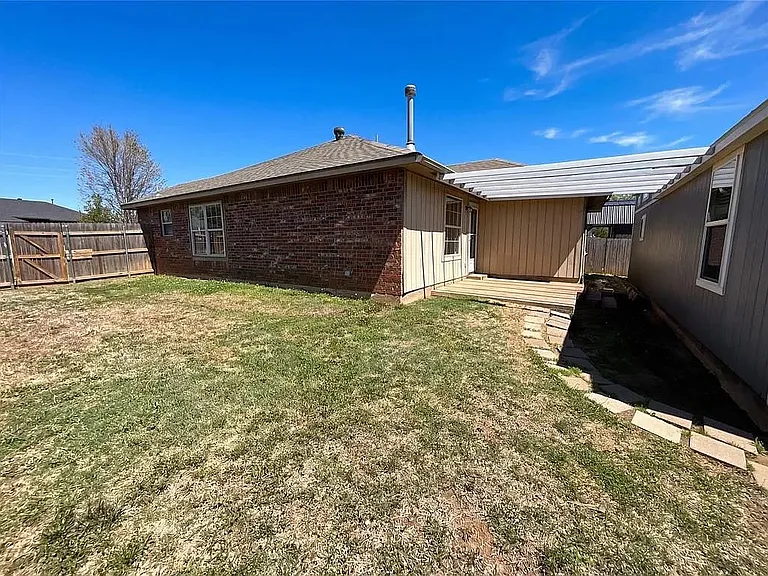 503 Woods Dr — Photo 6