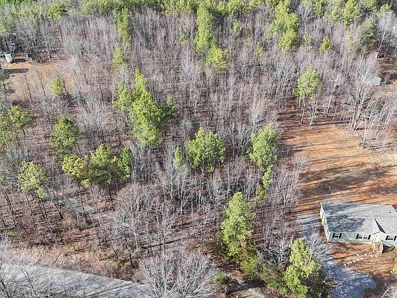 3rd image of 949 Austins Rd