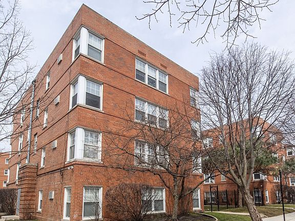 2nd image of 2434 W Farragut Ave #1B