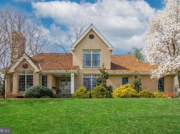 7 Woodford Ln, Malvern, PA 19355