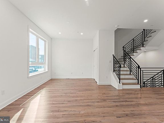 4th image of 257 E Sharpnack St