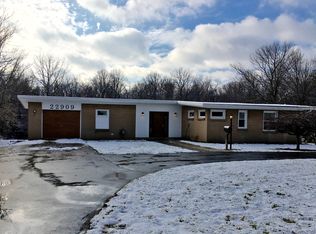 22909 Huron River Dr, Rockwood, MI 48173