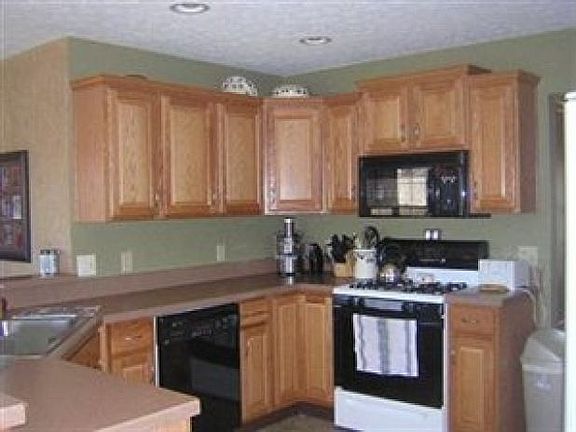 4th image of 732 Woodhaven Dr