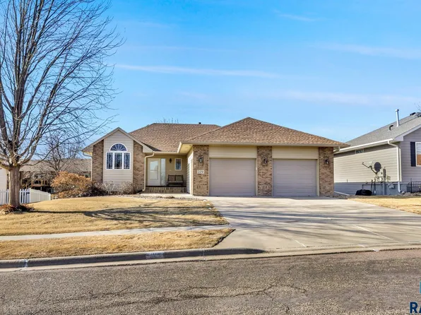 209 N Dewberry Ave, Sioux Falls, SD 57110