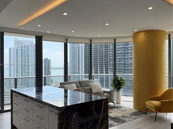 55 SW 9th St #2703, Miami, FL 33129