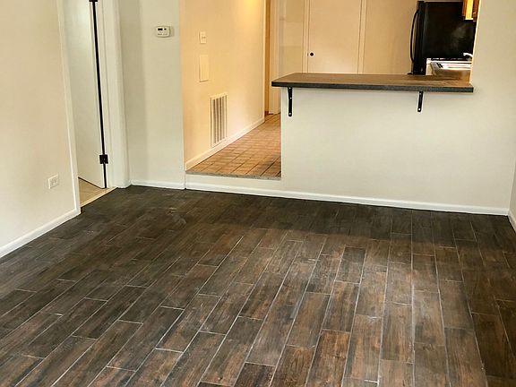 4th image of 3301 N Oakley Ave #B