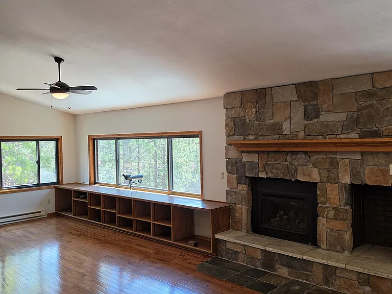 697 Northwestern Pl — Photo 11