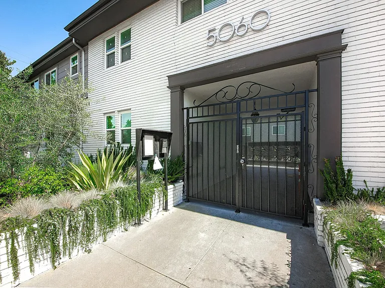 5060 Hazeltine Ave #18 — Photo 2