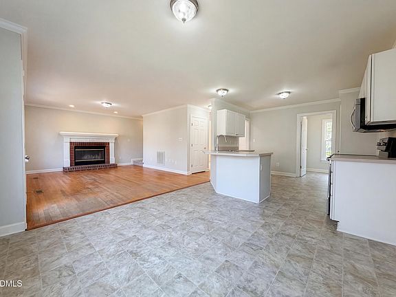 5th image of 3301 Pomegranate Dr