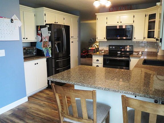 Ample Kitchen Cabinetry