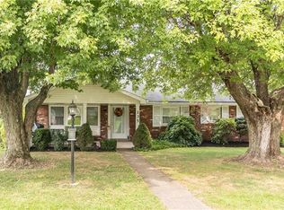 135 Karen Dr, Washington, PA 15301