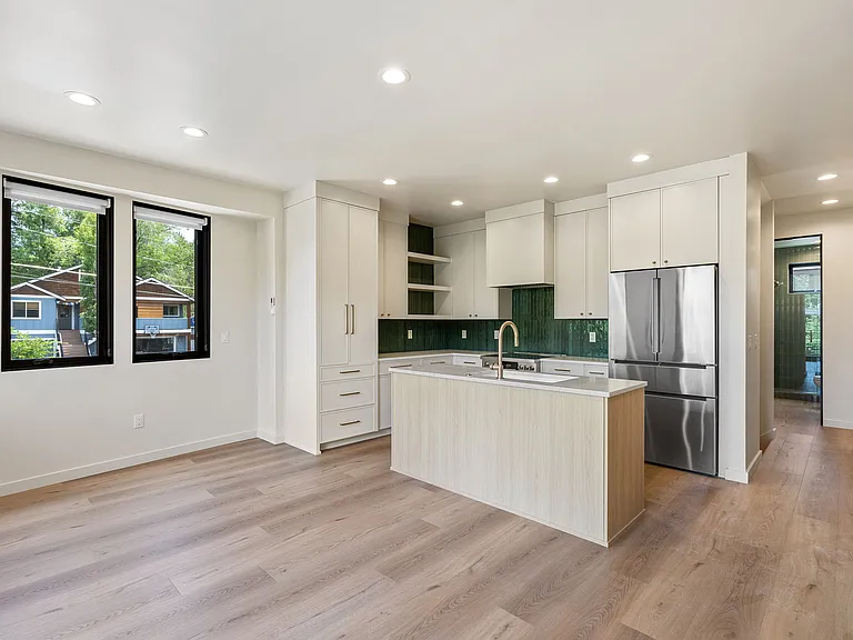 315 Riverside Blvd #3 — Photo 9