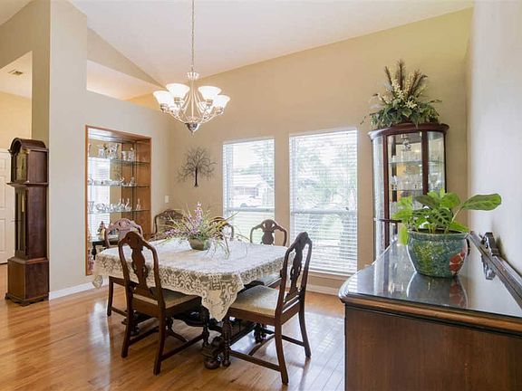 4th image of 10394 McArthur Ln