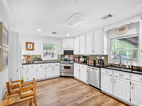3rd image of 4799 Lee Road 66