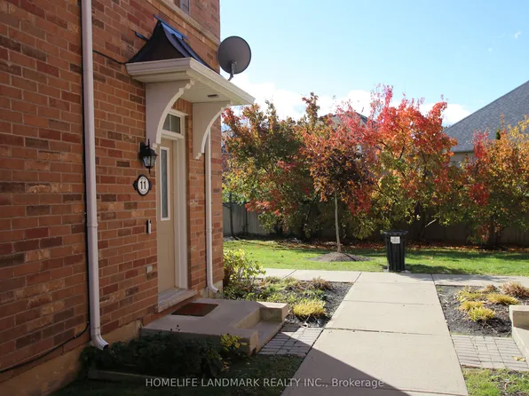 2614 Dashwood Dr #11, Oakville, ON L6M 0K5