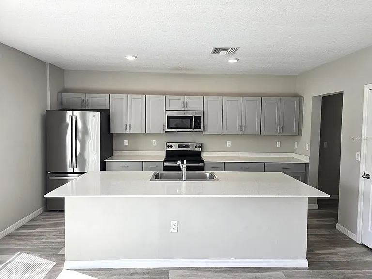 5694 Arlington River Dr — Photo 4