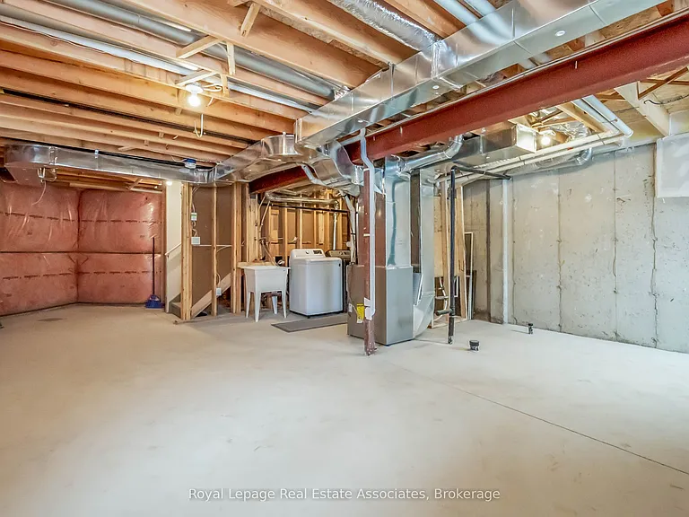 3981 Crown St — Photo 33