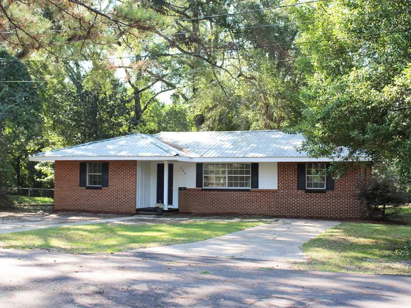 300 Napoleon St, Petal, MS 39465