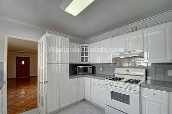 4th image of 1239 N Formosa Ave